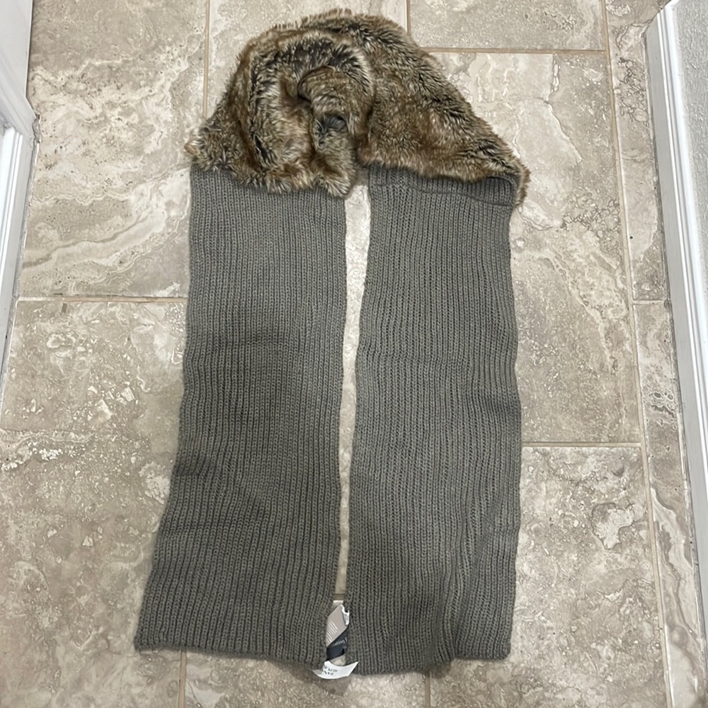 Banana Republic Women’s Fur Knit Scarf‎